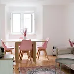 Cozy Bohemian Flat- Berry Lisboa