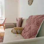 Apartment Cozy Bohemian Flat- Berry *
