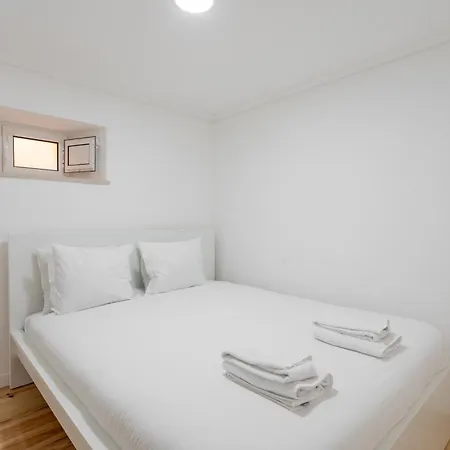 Cozy Bohemian Flat- Berry