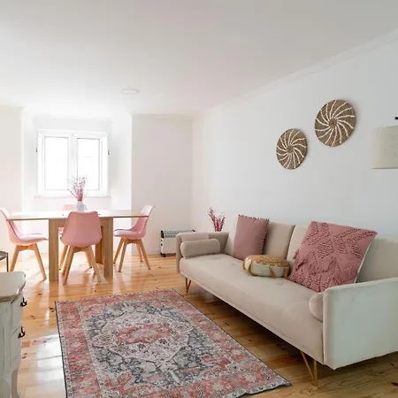 Cozy Bohemian Flat- Berry Lisbon
