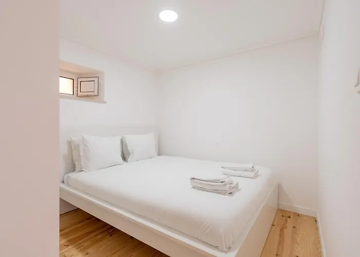 Cozy Bohemian Flat- Berry