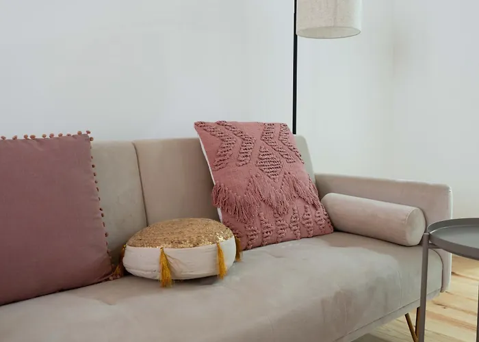 Cozy Bohemian Flat- Berry * Lisboa