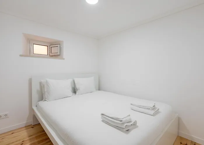 Cozy Bohemian Flat- Berry