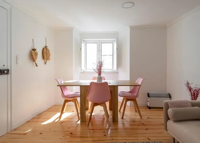 Cozy Bohemian Flat- Berry