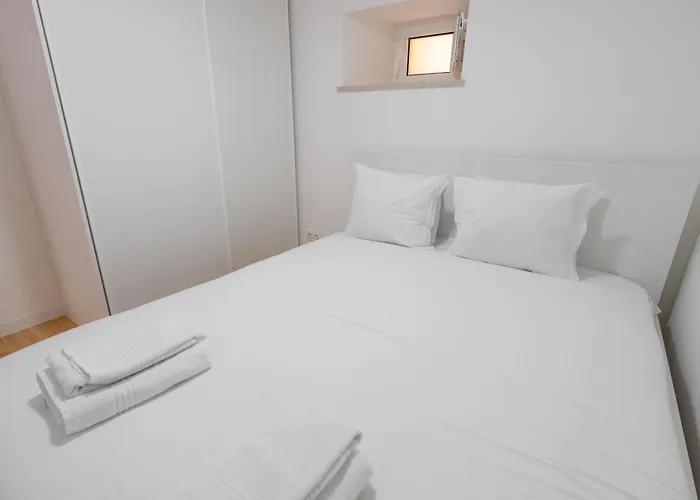 Cozy Bohemian Flat- Berry