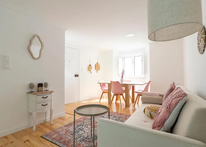 Cozy Bohemian Flat- Berry شقة