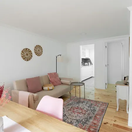 Cozy Bohemian Flat- Berry Апартаменти Лісабон