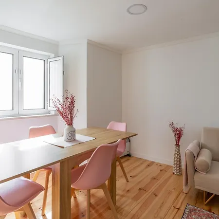 Cozy Bohemian Flat- Berry Διαμέρισμα